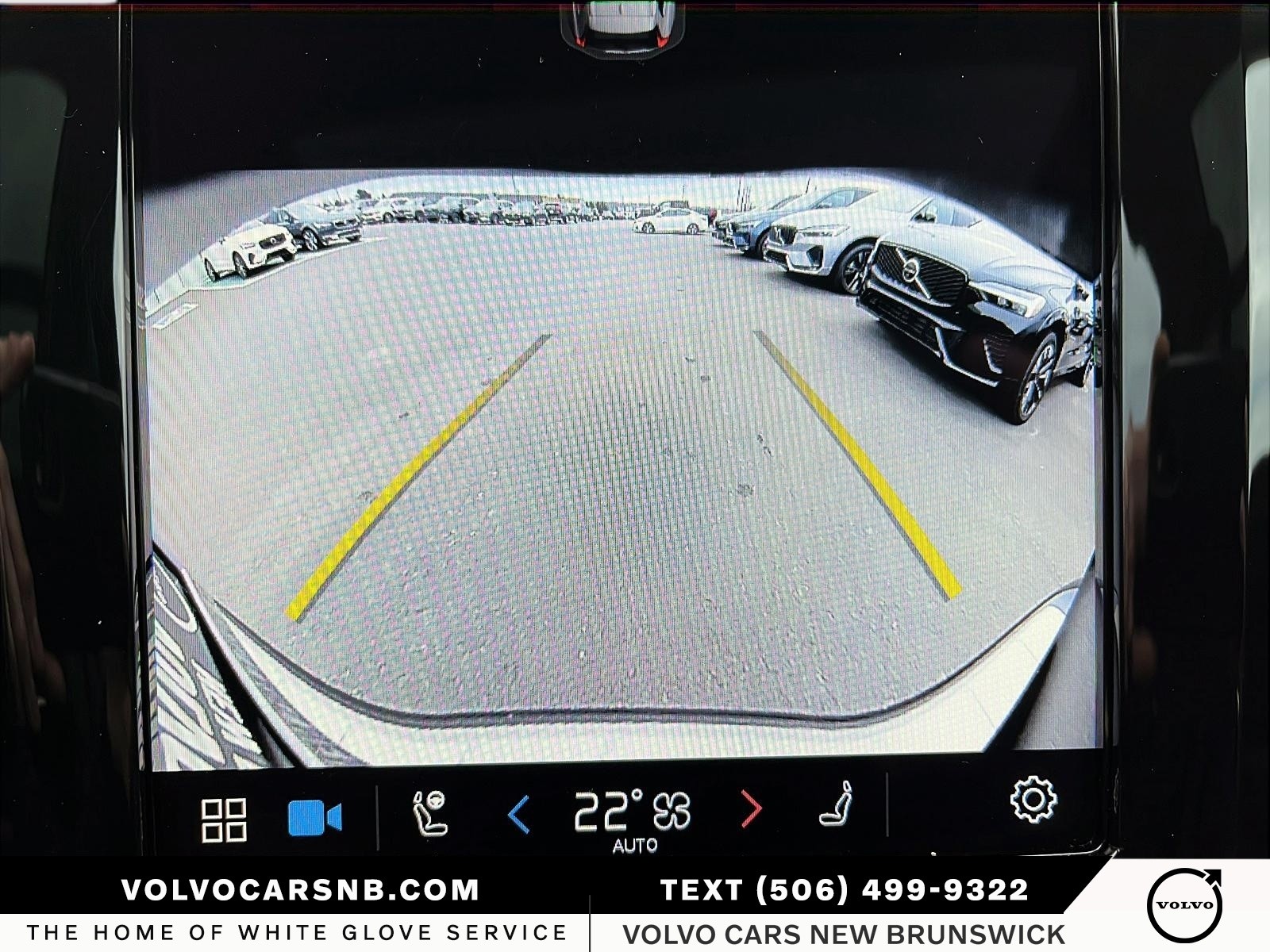 2025 Volvo XC60 B5 Core Dark Theme