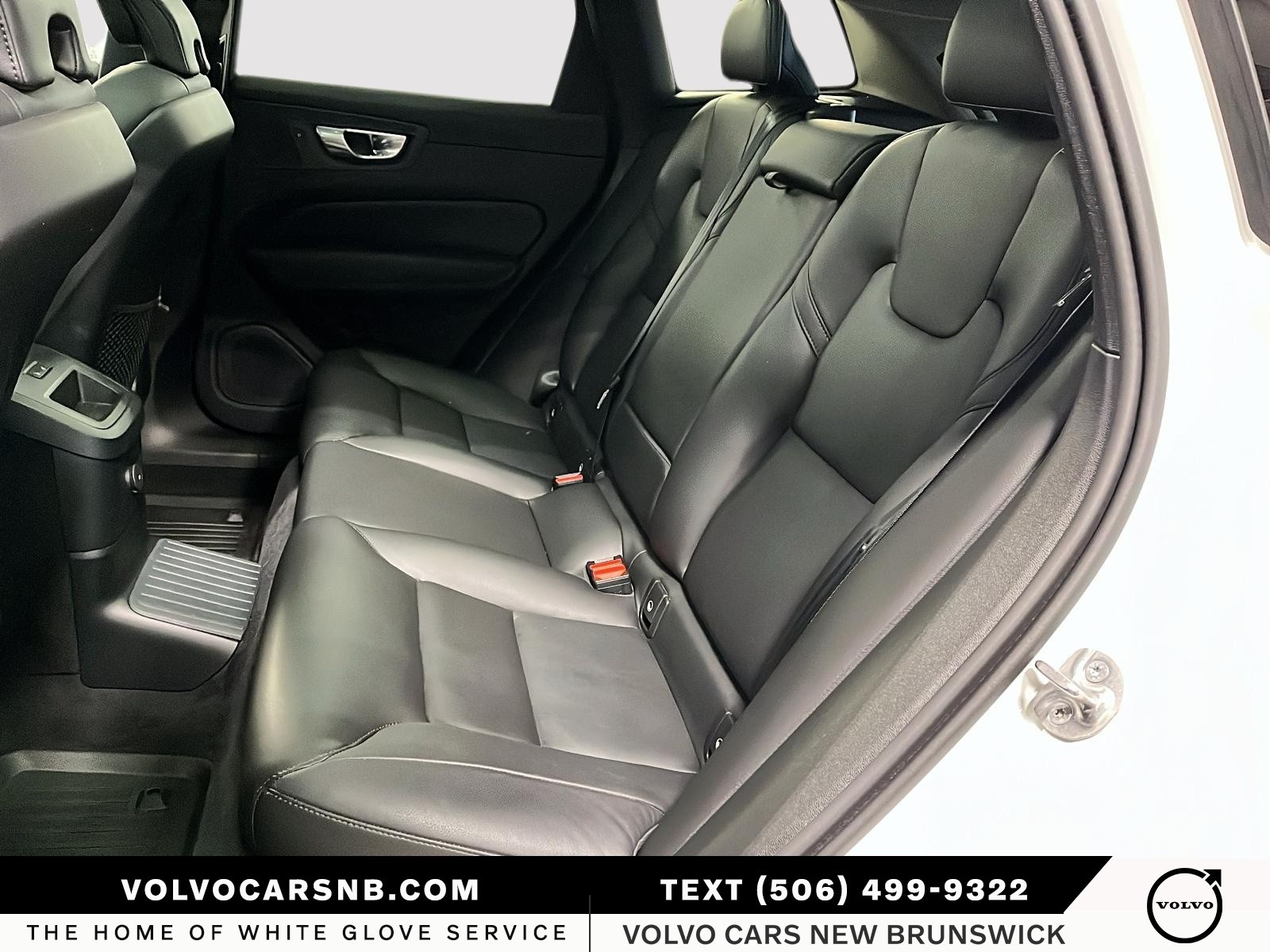 2025 Volvo XC60 Plug-In Hybrid T8 Core Dark Theme