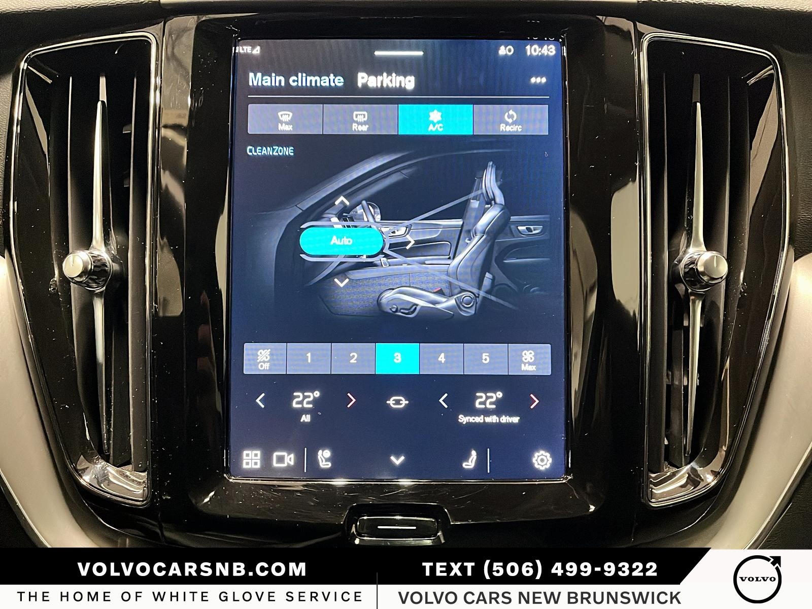 2025 Volvo XC60 Plug-In Hybrid T8 Core Dark Theme