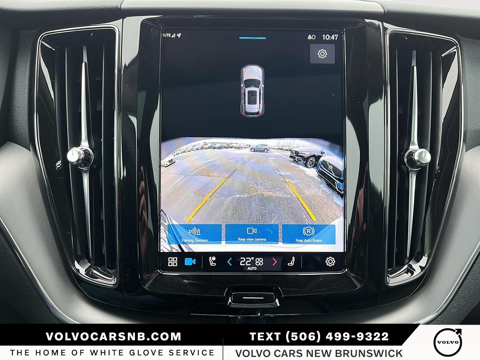 2025 Volvo XC60 Plug-In Hybrid T8 Core Dark Theme