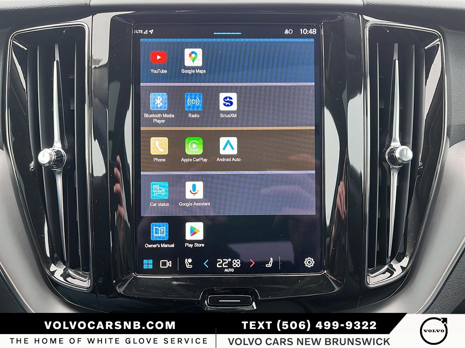 2025 Volvo XC60 Plug-In Hybrid T8 Core Dark Theme