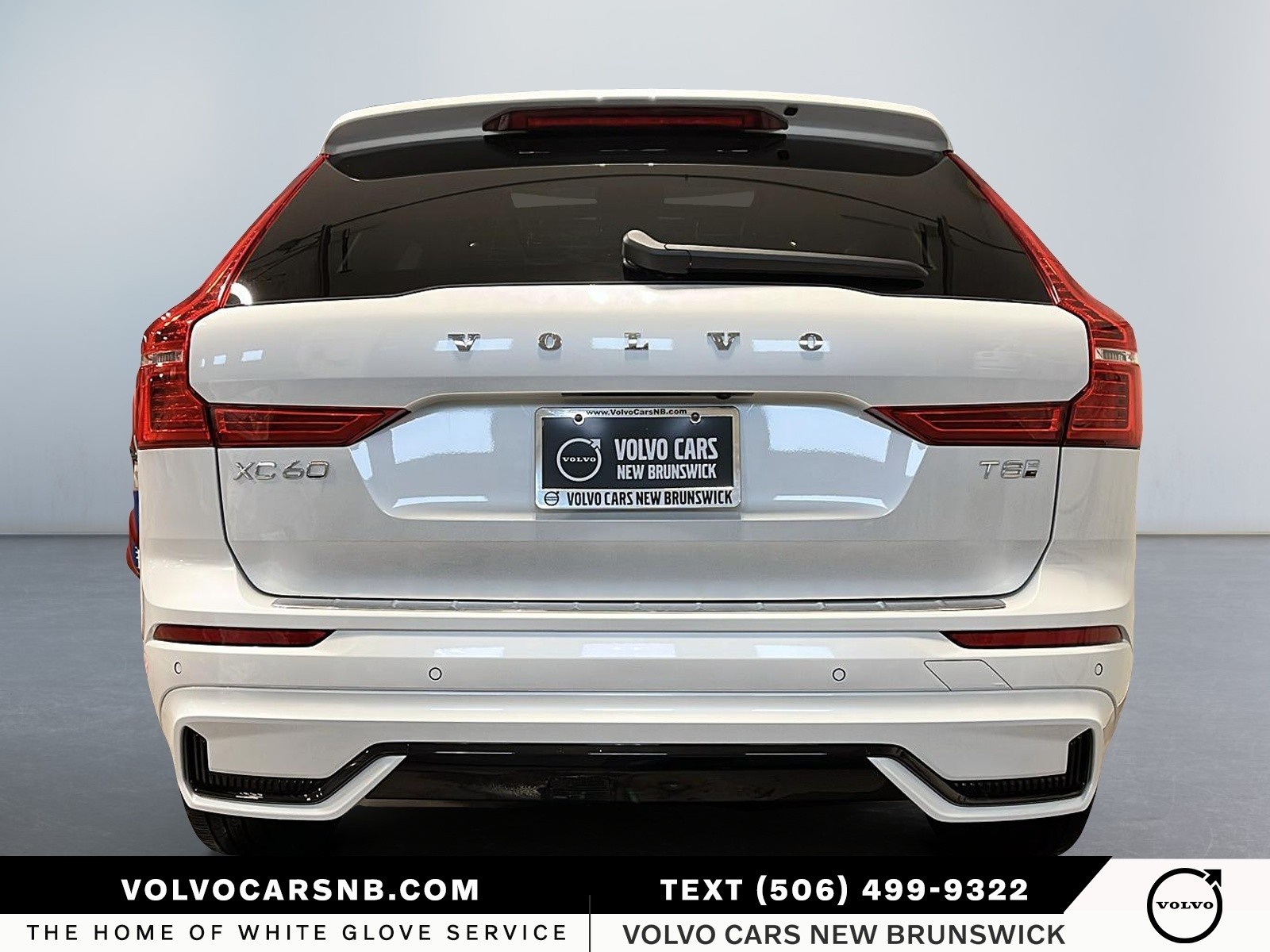 2025 Volvo XC60 Plug-In Hybrid T8 Core Dark Theme