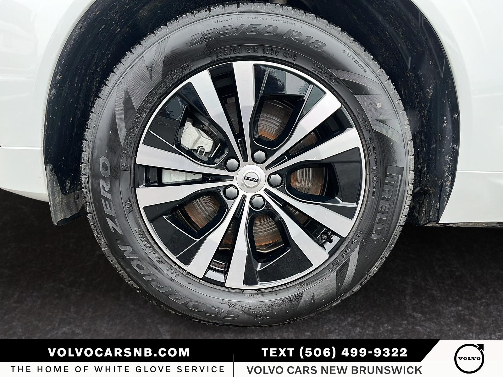 2025 Volvo XC60 Plug-In Hybrid T8 Core Dark Theme