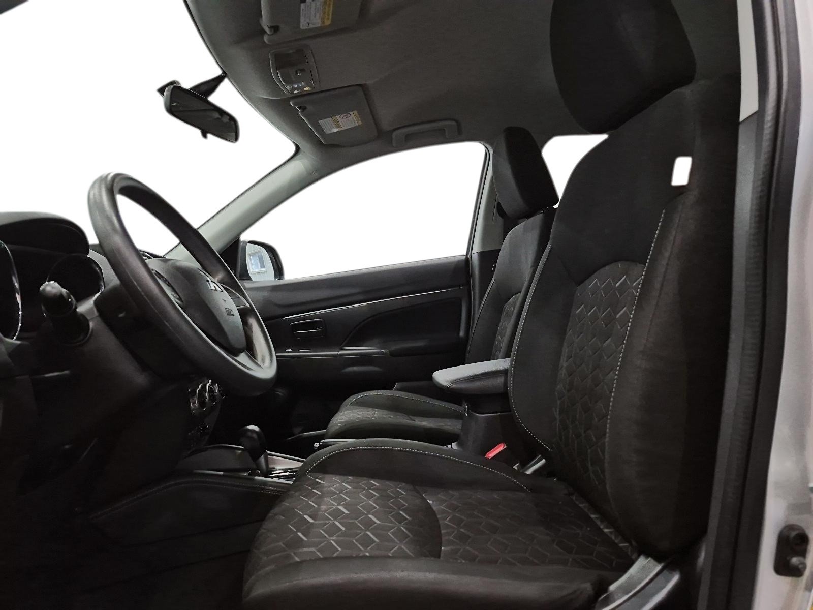 2023 Mitsubishi RVR ES