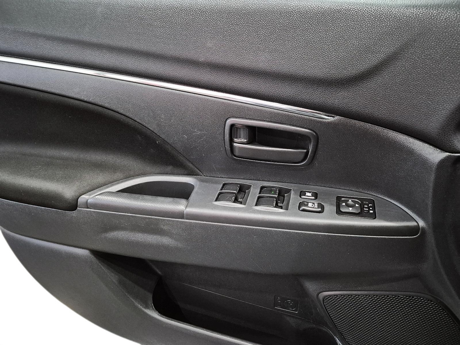 2023 Mitsubishi RVR ES