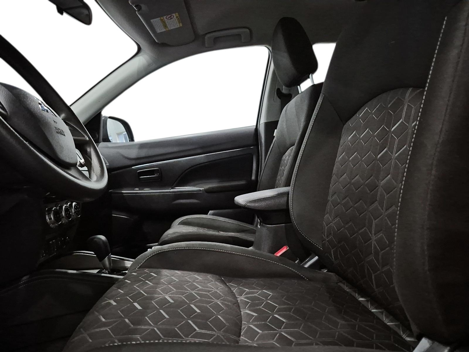 2023 Mitsubishi RVR ES