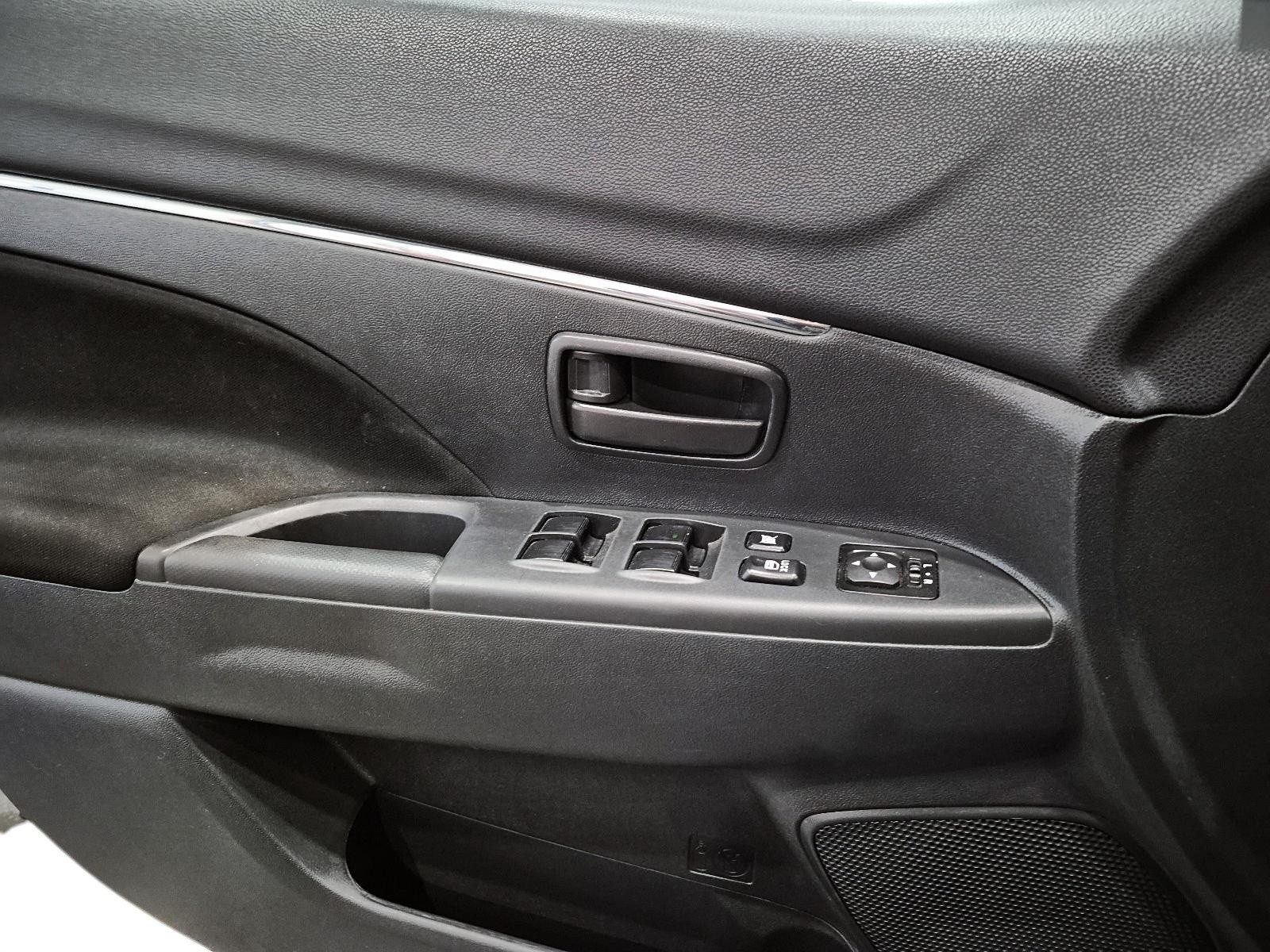 2023 Mitsubishi RVR ES