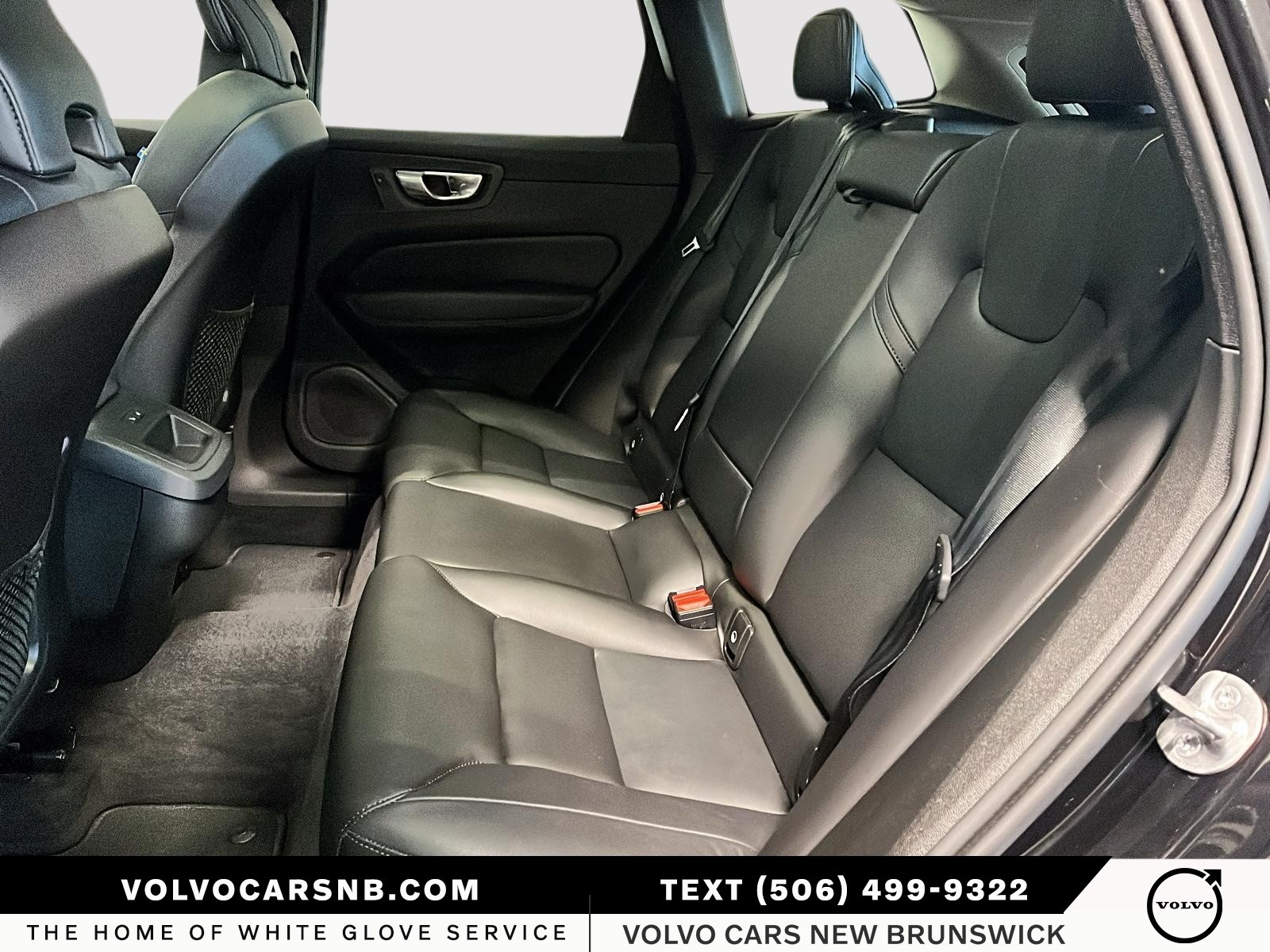 2025 Volvo XC60 B5 Core Dark Theme