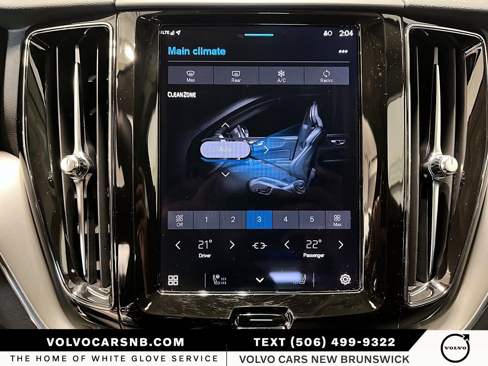 2025 Volvo XC60 B5 Core Dark Theme