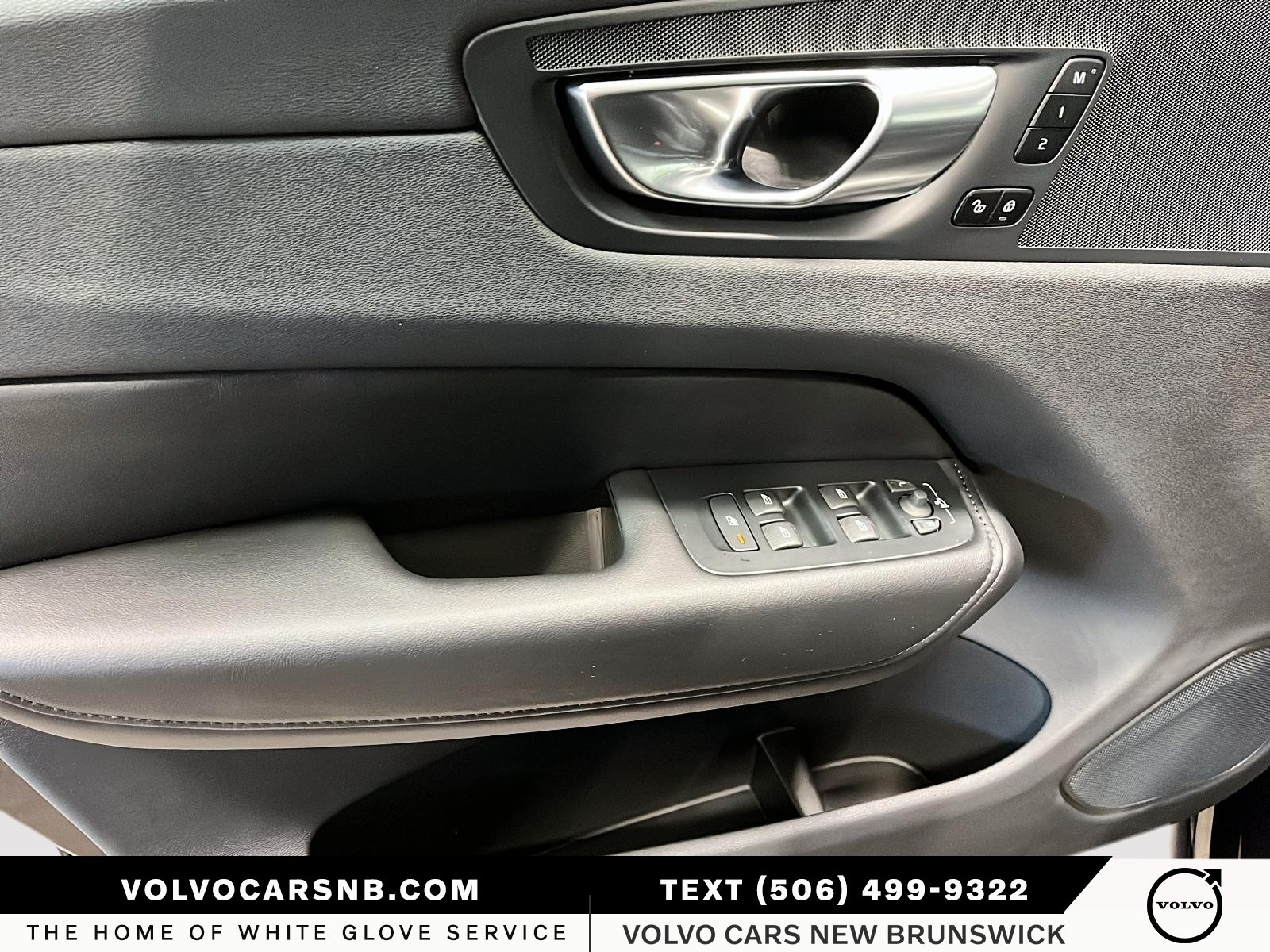 2025 Volvo XC60 B5 Core Dark Theme