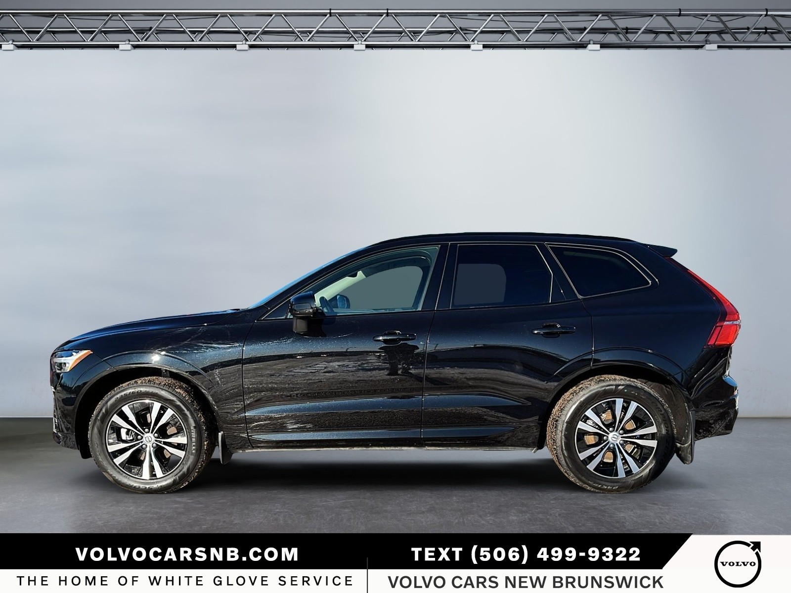 2025 Volvo XC60 B5 Core Dark Theme