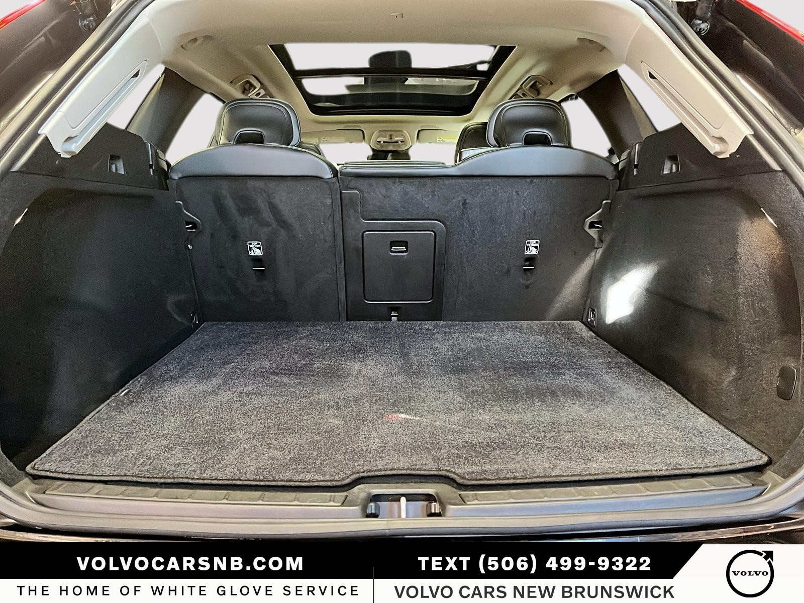 2025 Volvo XC60 B5 Core Dark Theme