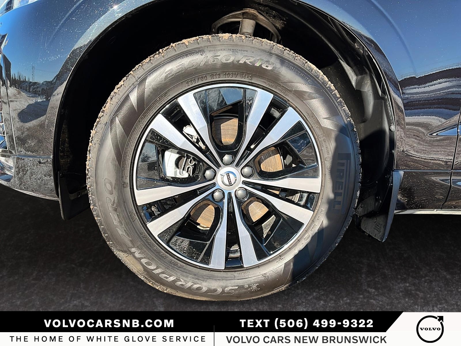 2025 Volvo XC60 B5 Core Dark Theme