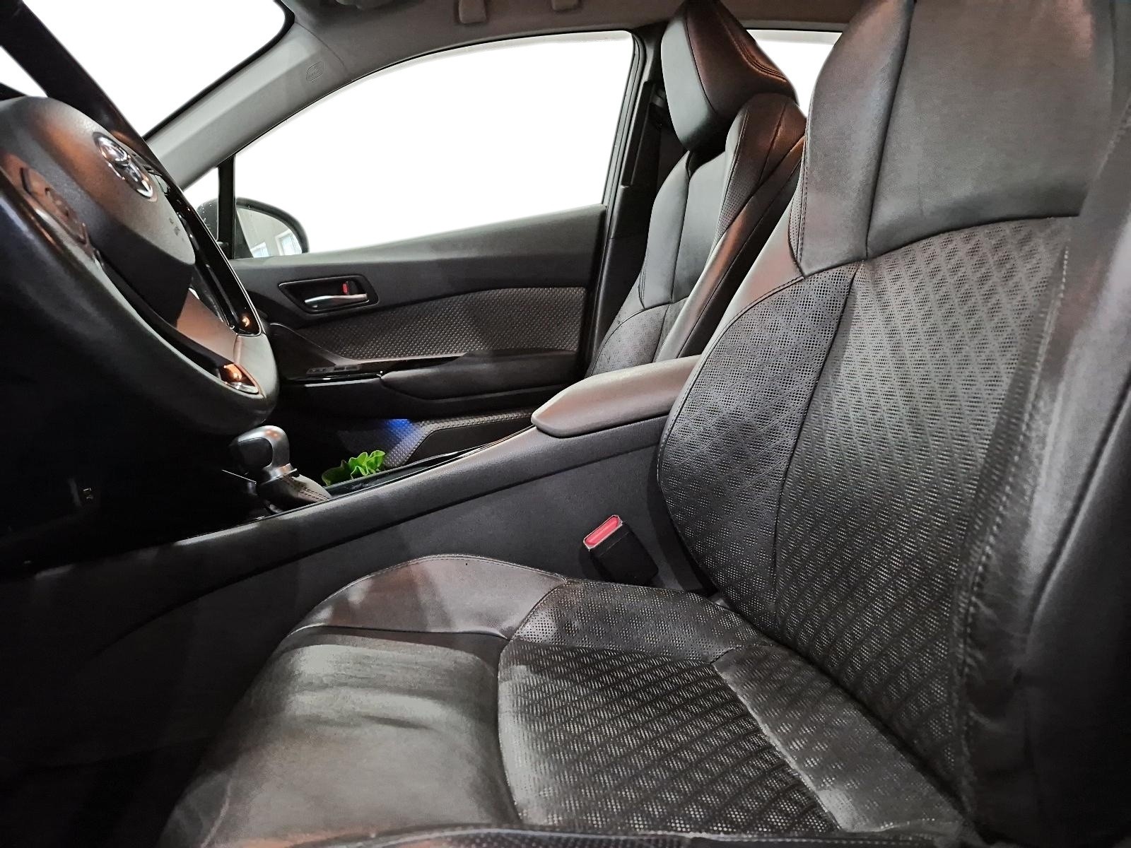 2021 Toyota C-HR XLE Premium