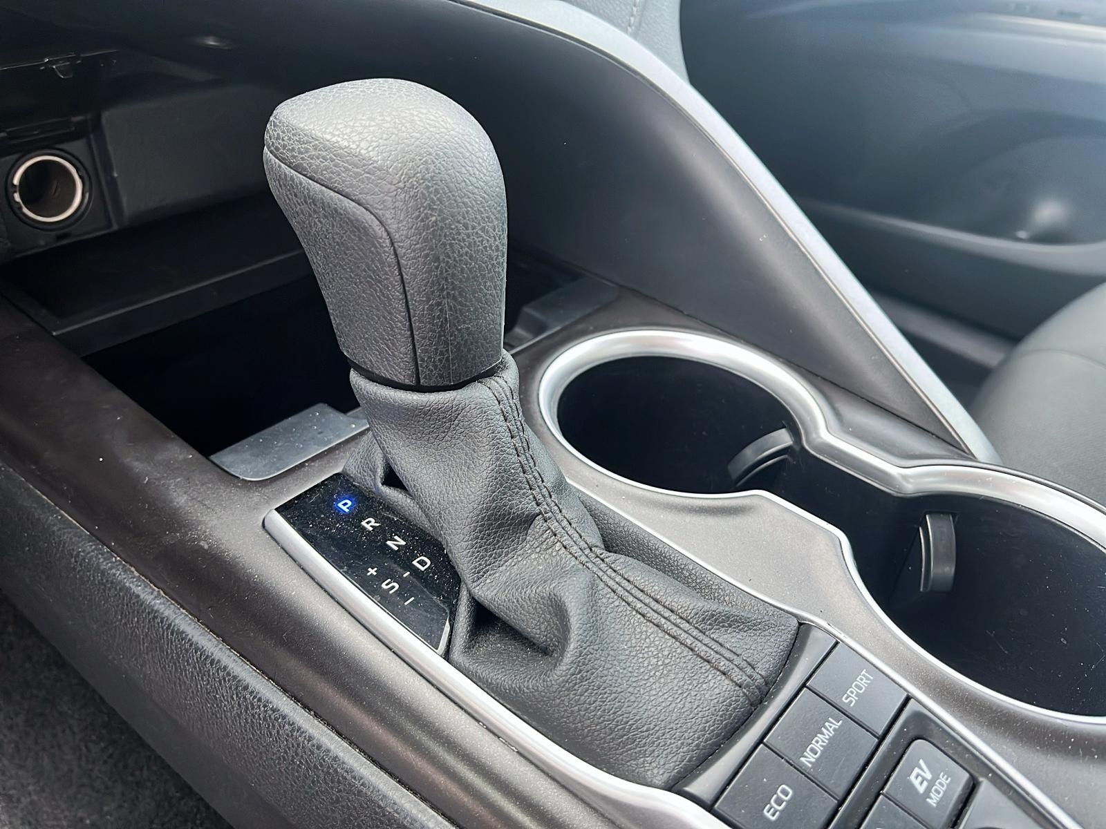 2024 Toyota Camry Hybrid LE