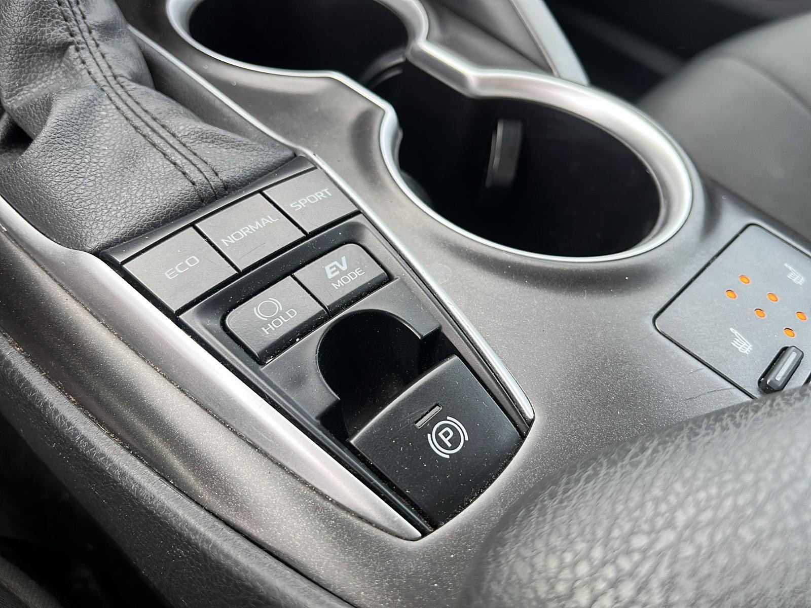 2024 Toyota Camry Hybrid LE