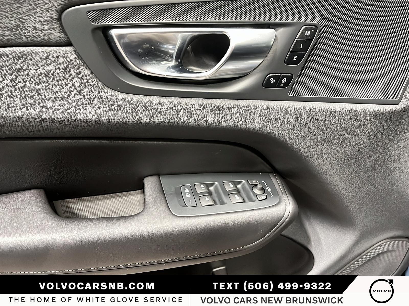 2025 Volvo XC60 B5 Plus Dark Theme