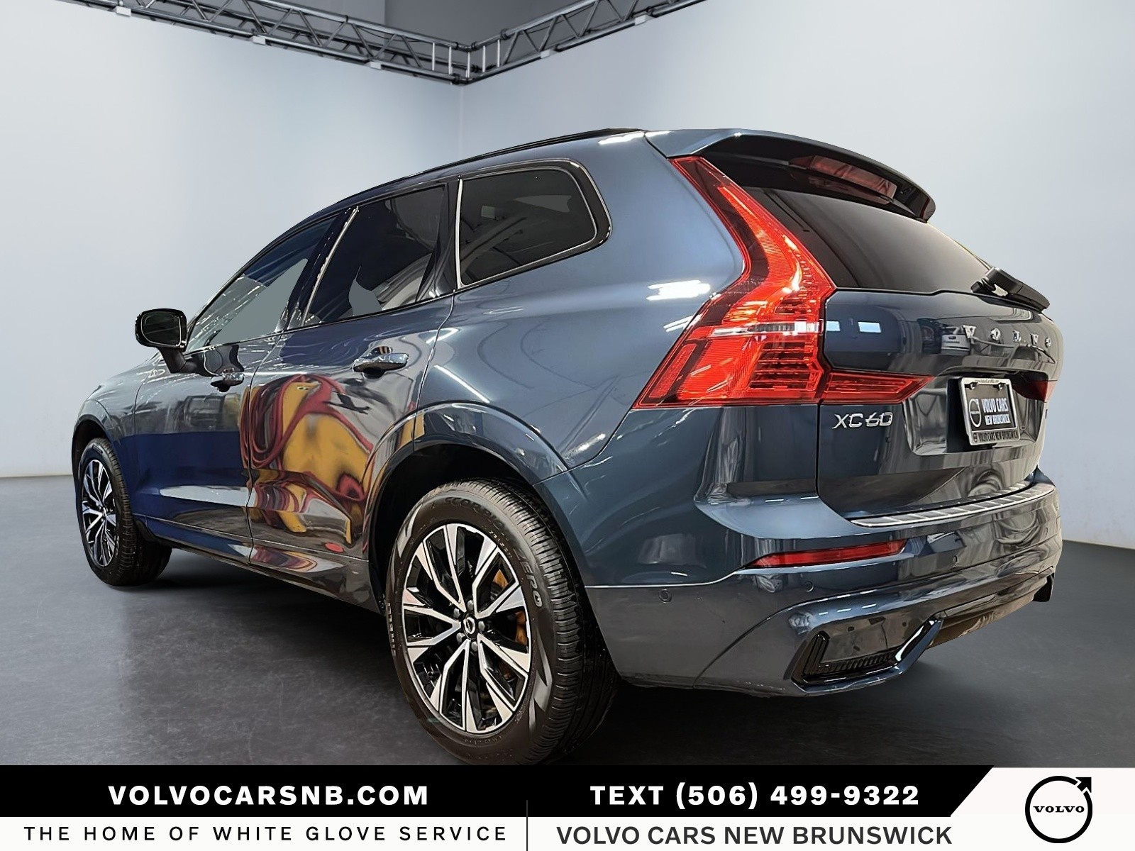 2025 Volvo XC60 B5 Plus Dark Theme