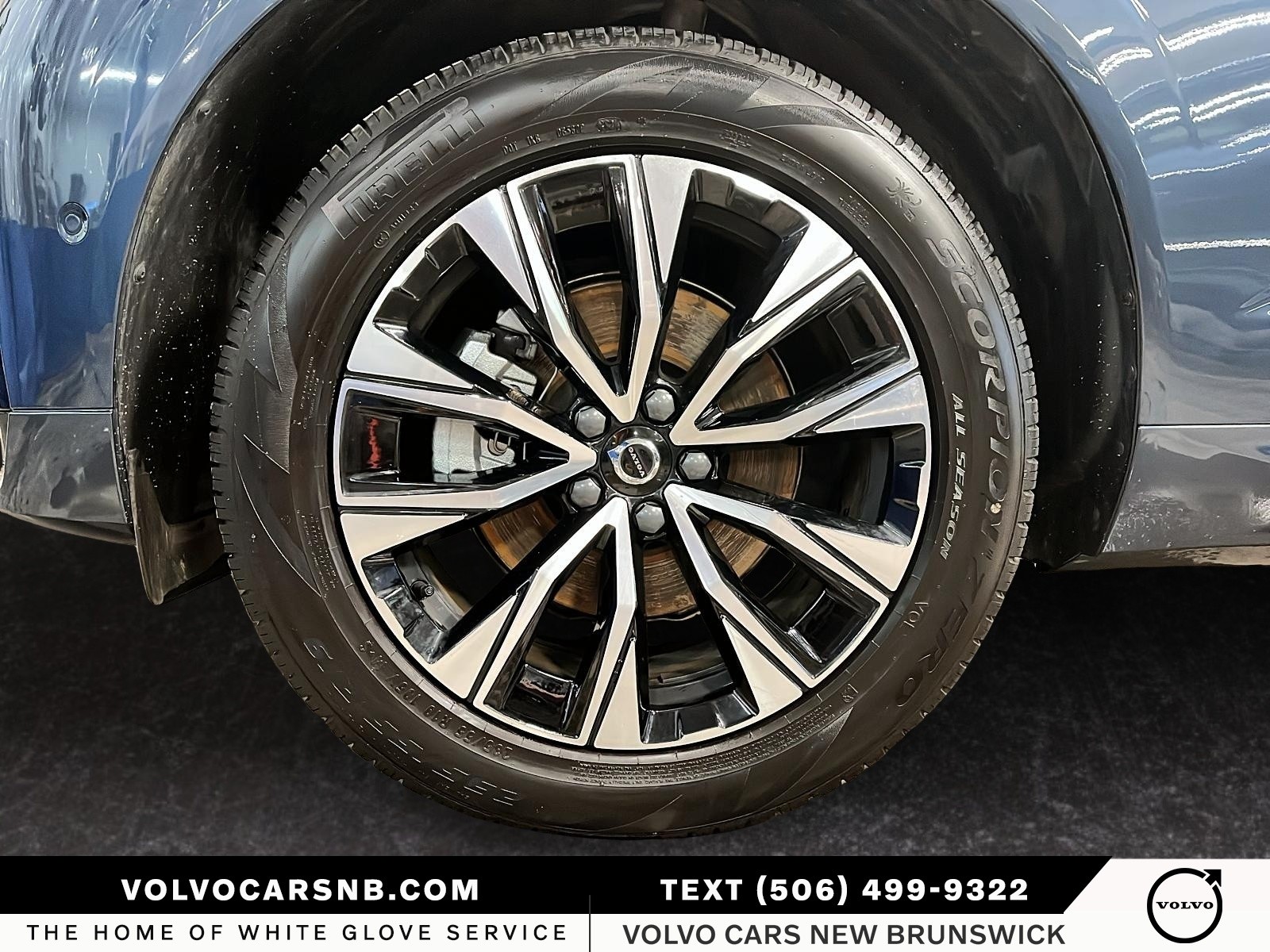 2025 Volvo XC60 B5 Plus Dark Theme