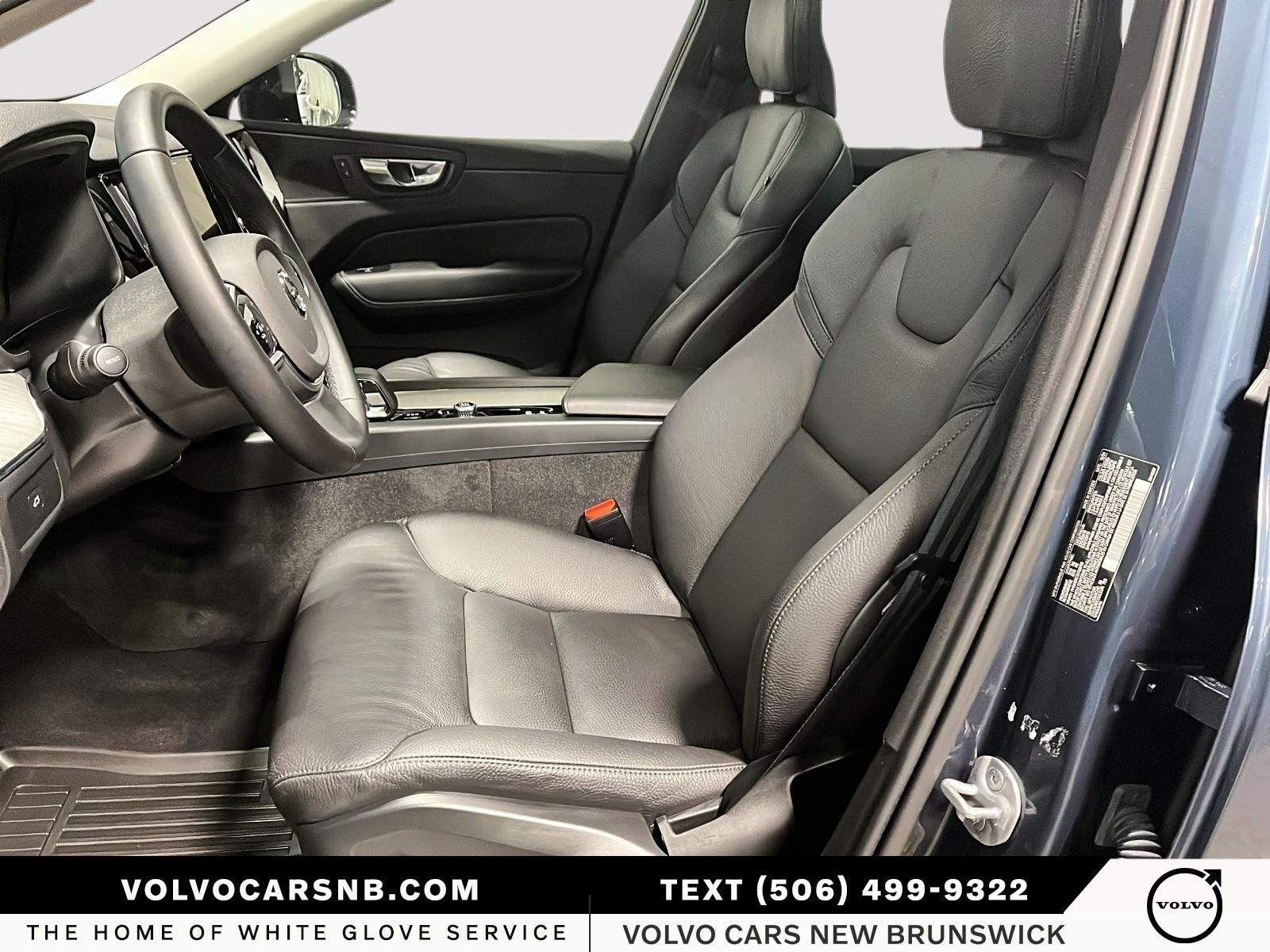 2025 Volvo XC60 B5 Plus Dark Theme