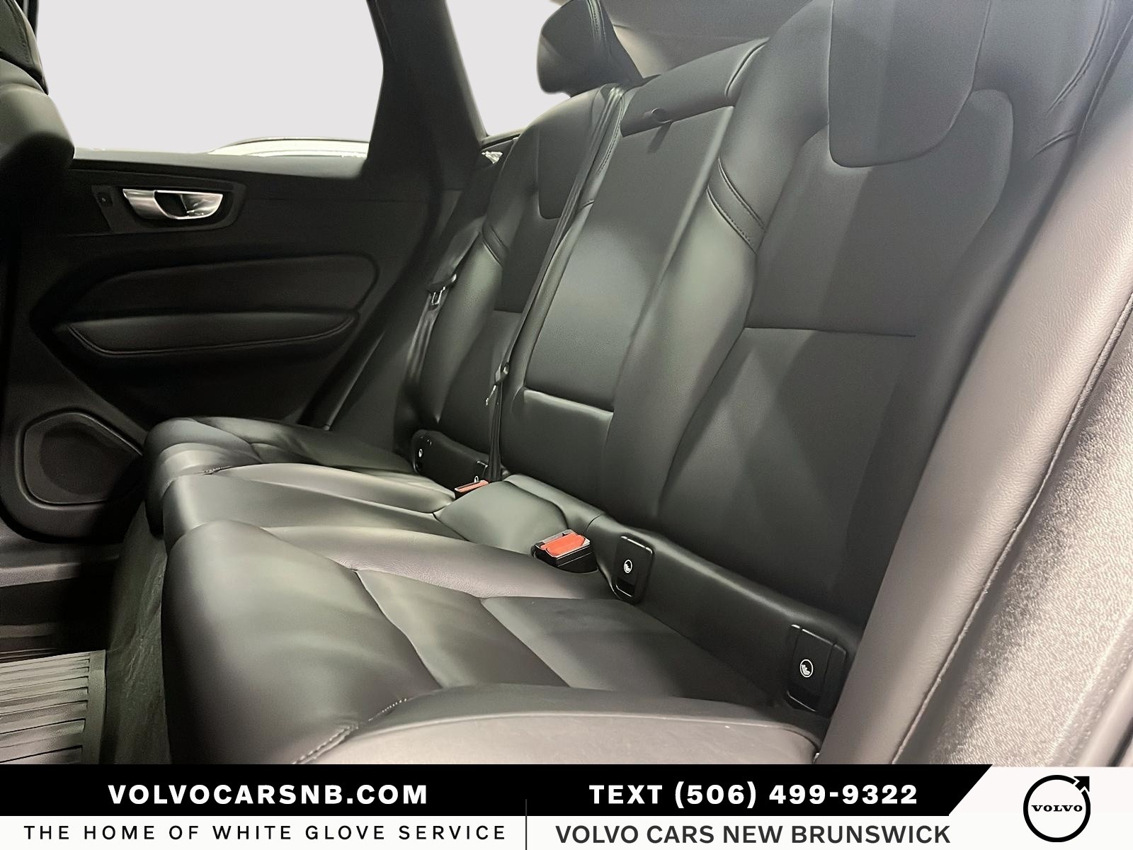 2025 Volvo XC60 B5 Core Dark Theme