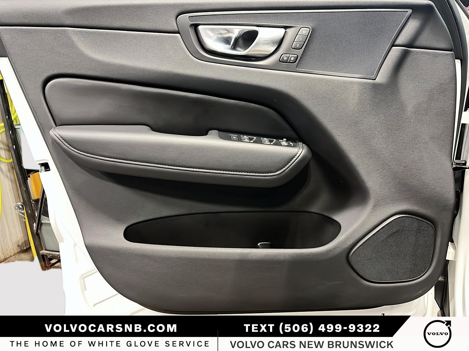 2025 Volvo XC60 B5 Core Dark Theme