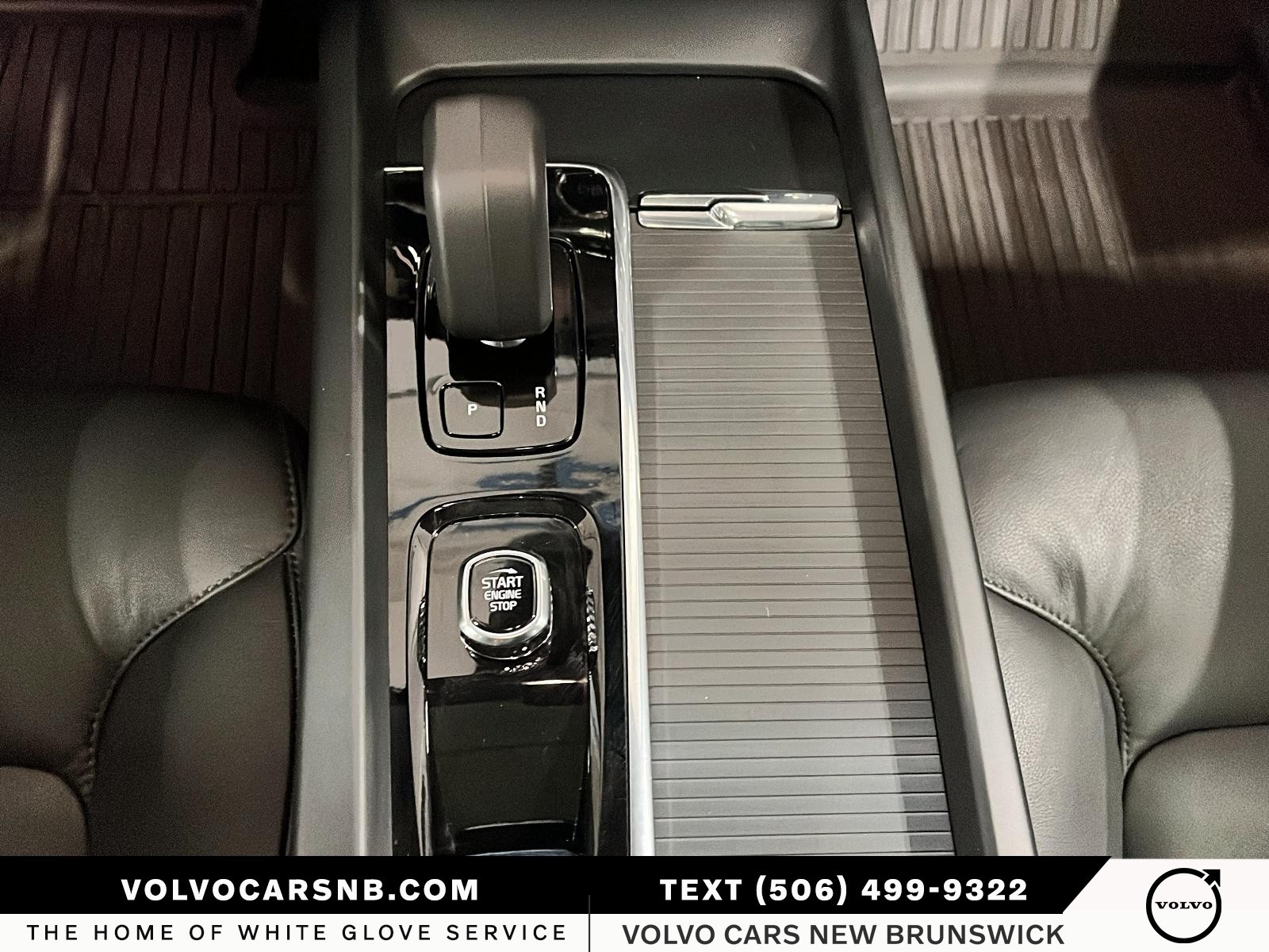 2025 Volvo XC60 B5 Core Dark Theme