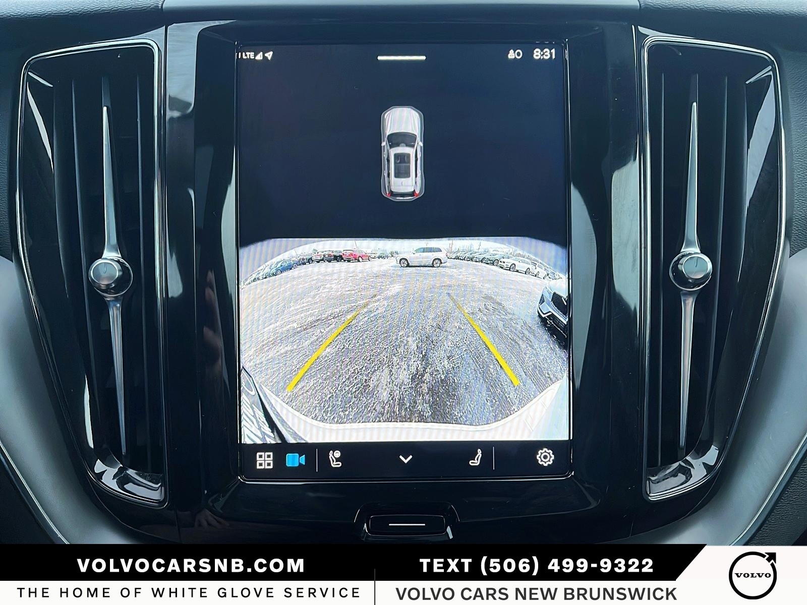 2025 Volvo XC60 B5 Core Dark Theme