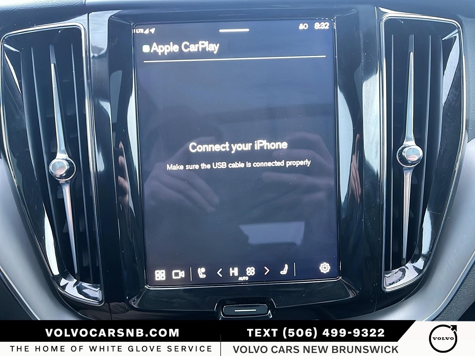 2025 Volvo XC60 B5 Core Dark Theme