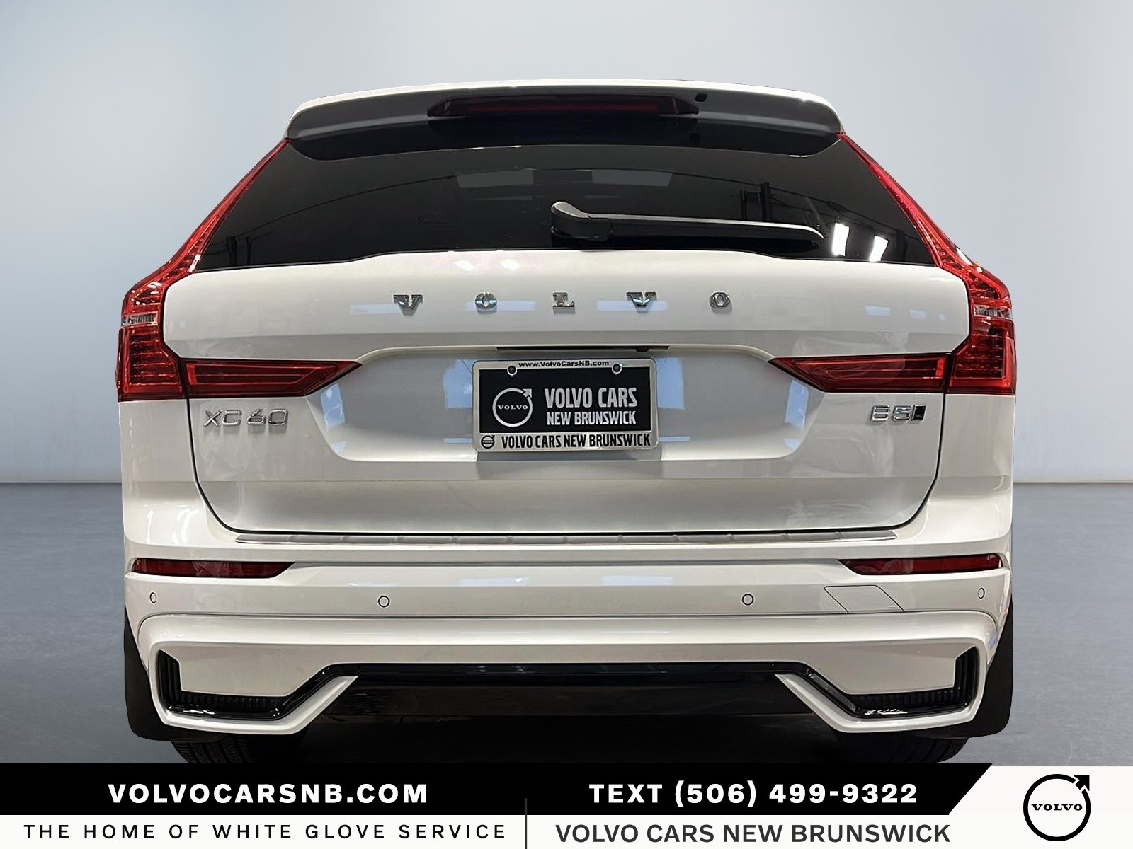 2025 Volvo XC60 B5 Core Dark Theme