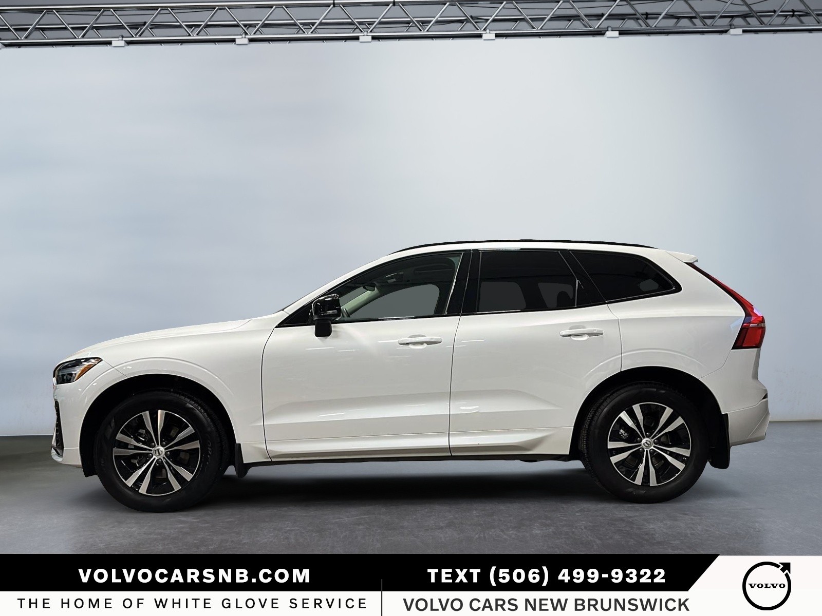 2025 Volvo XC60 B5 Core Dark Theme