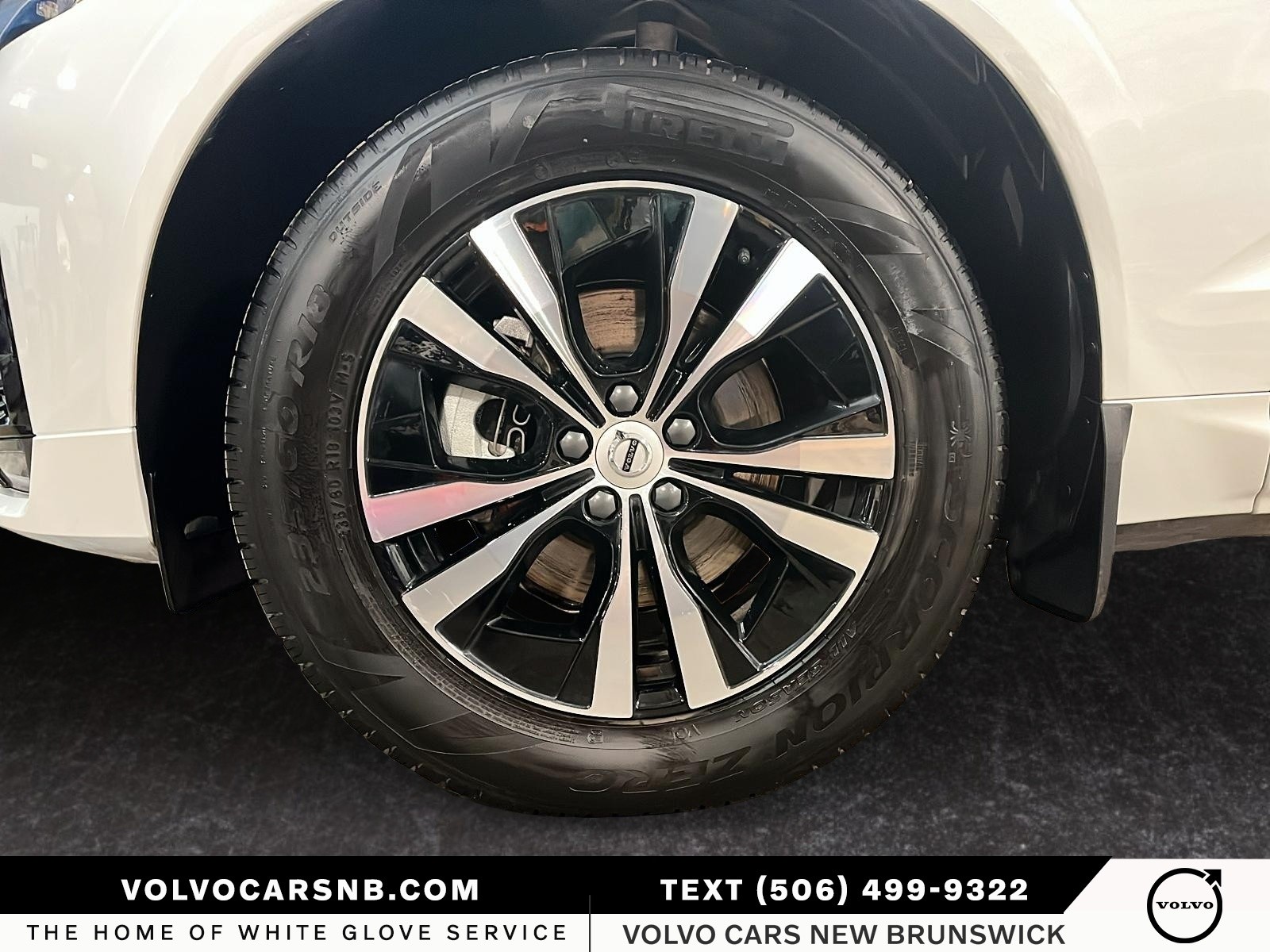 2025 Volvo XC60 B5 Core Dark Theme