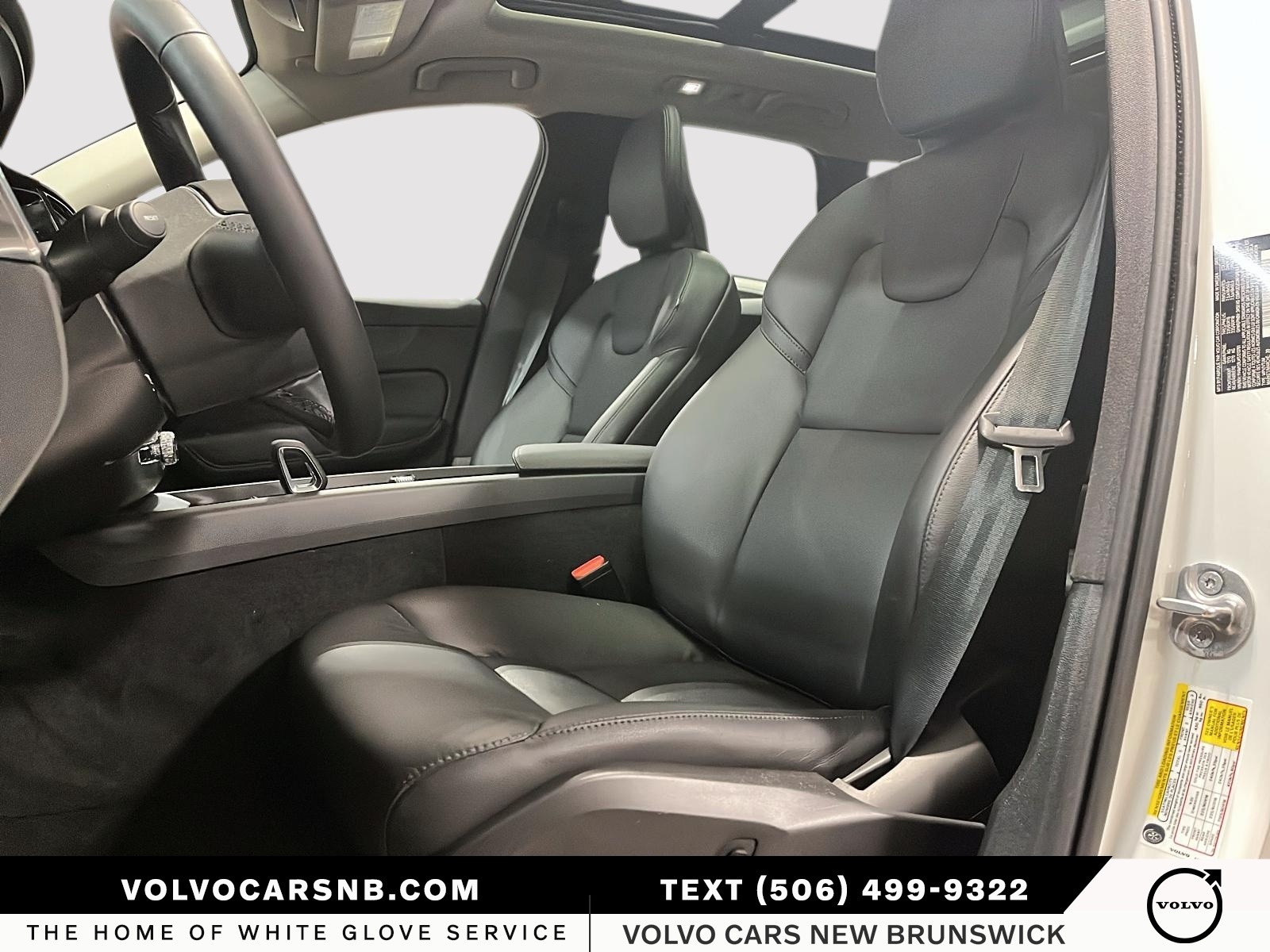 2025 Volvo XC60 B5 Core Dark Theme