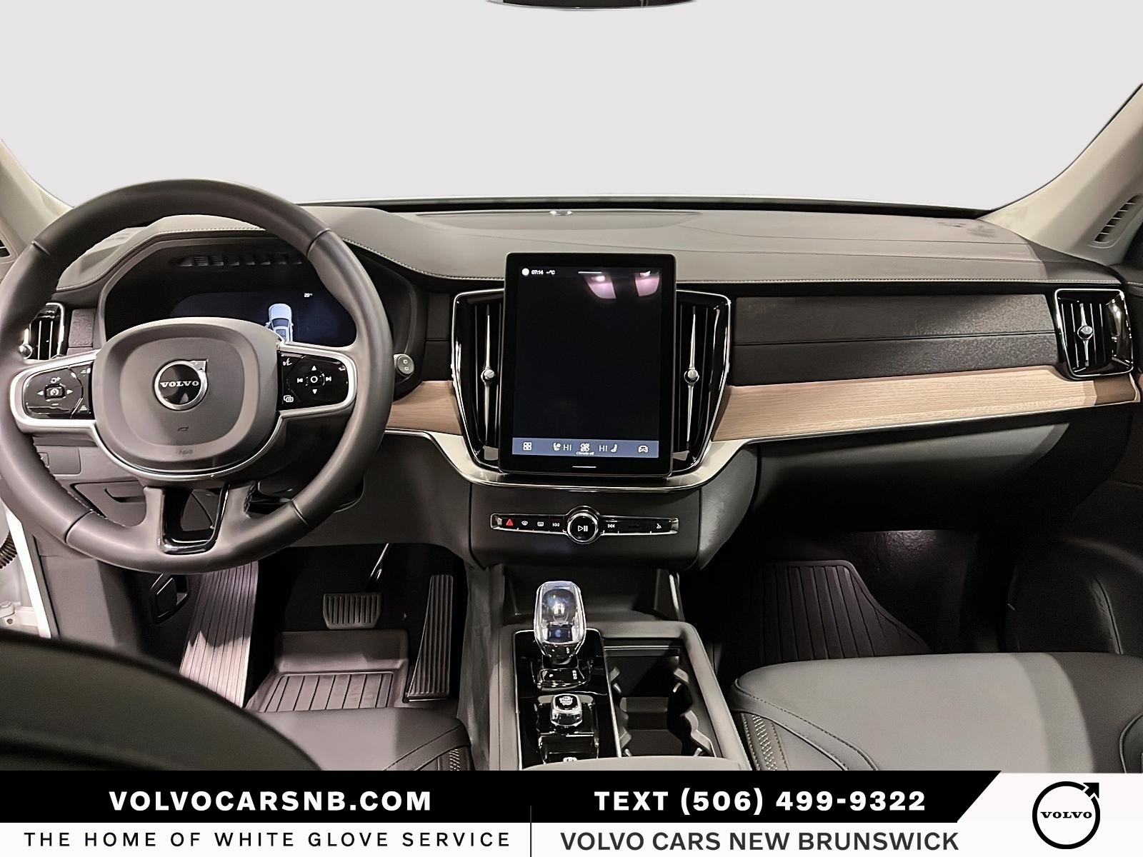 2025 Volvo XC90 B6 Plus Bright Theme