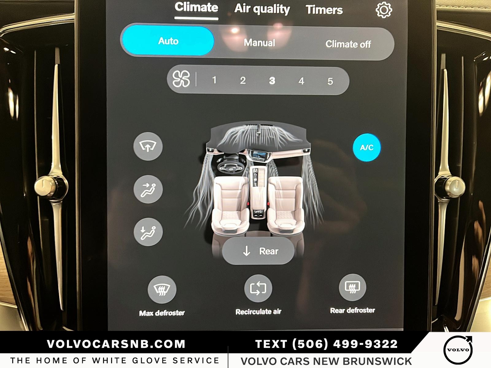 2025 Volvo XC90 B6 Plus Bright Theme