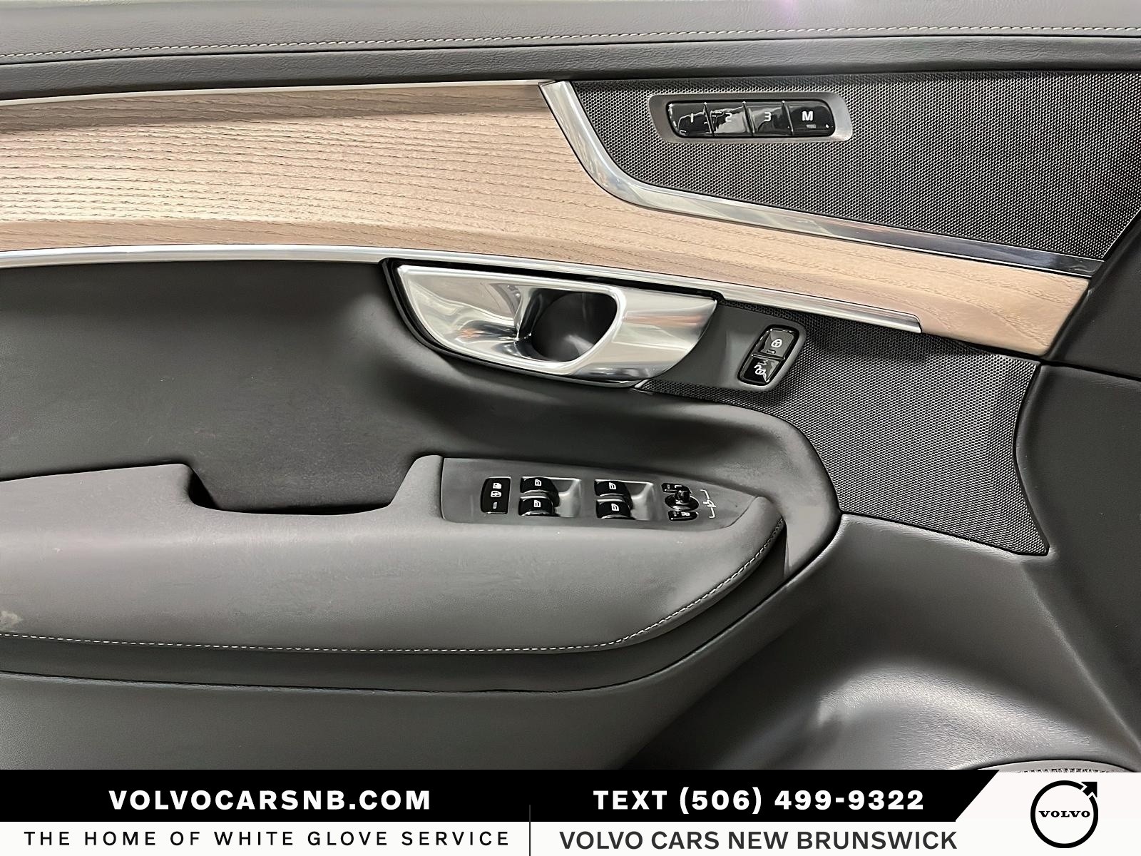 2025 Volvo XC90 B6 Plus Bright Theme