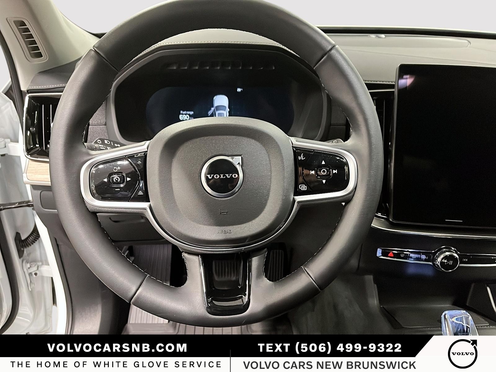 2025 Volvo XC90 B6 Plus Bright Theme