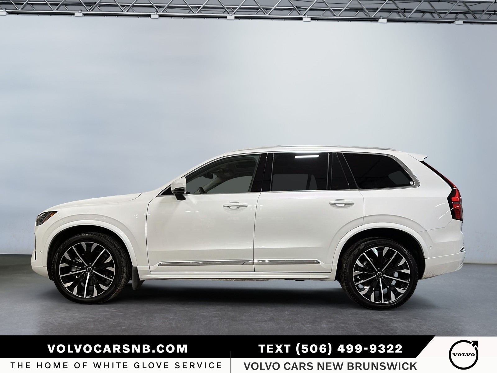 2025 Volvo XC90 B6 Plus Bright Theme