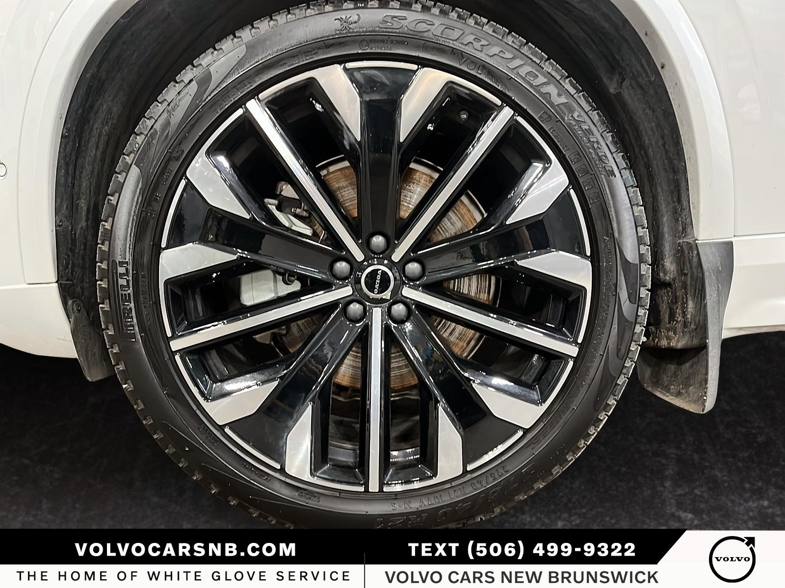 2025 Volvo XC90 B6 Plus Bright Theme