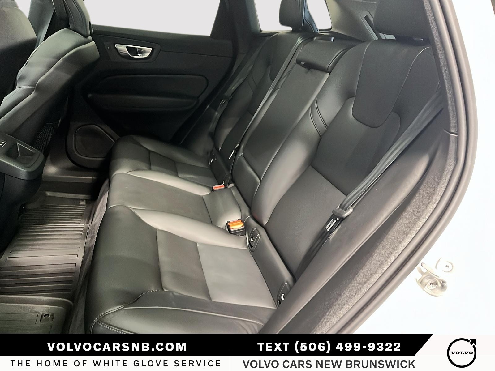 2025 Volvo XC60 B5 Core Dark Theme