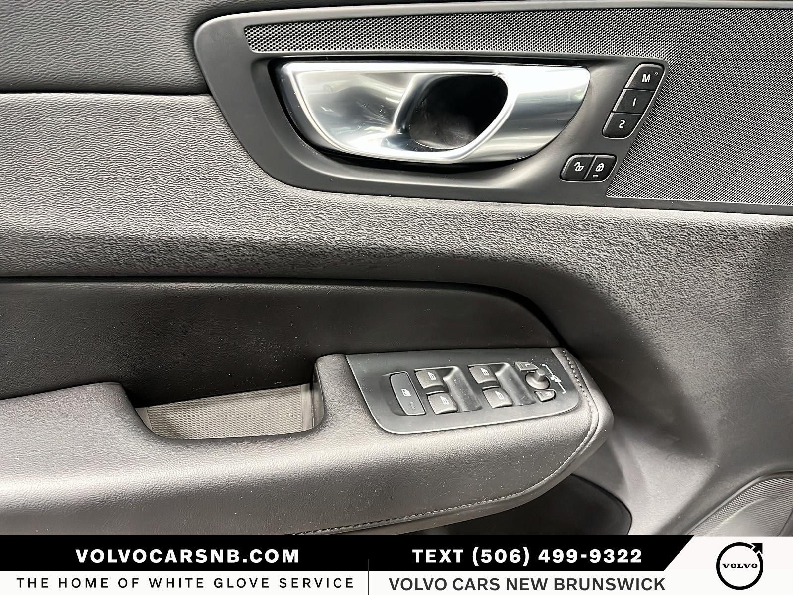 2025 Volvo XC60 B5 Core Dark Theme