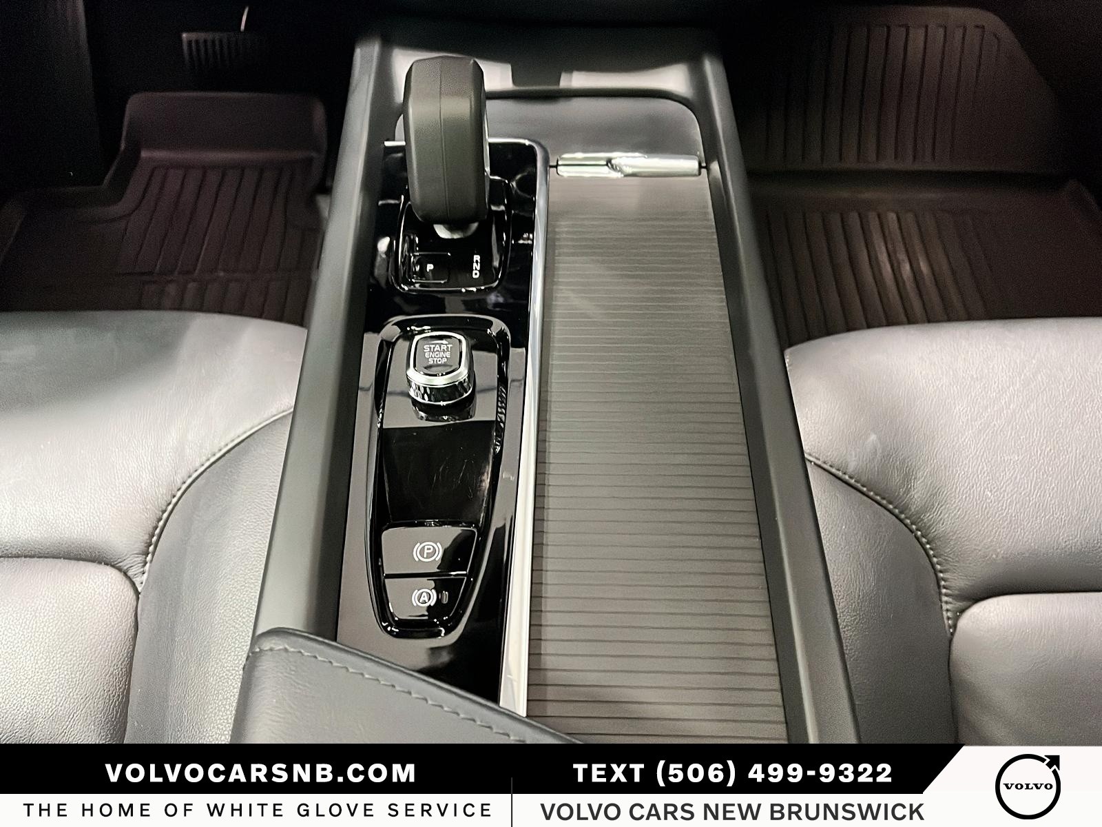 2025 Volvo XC60 B5 Core Dark Theme