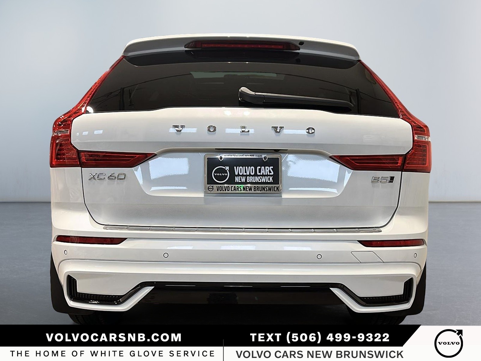 2025 Volvo XC60 B5 Core Dark Theme