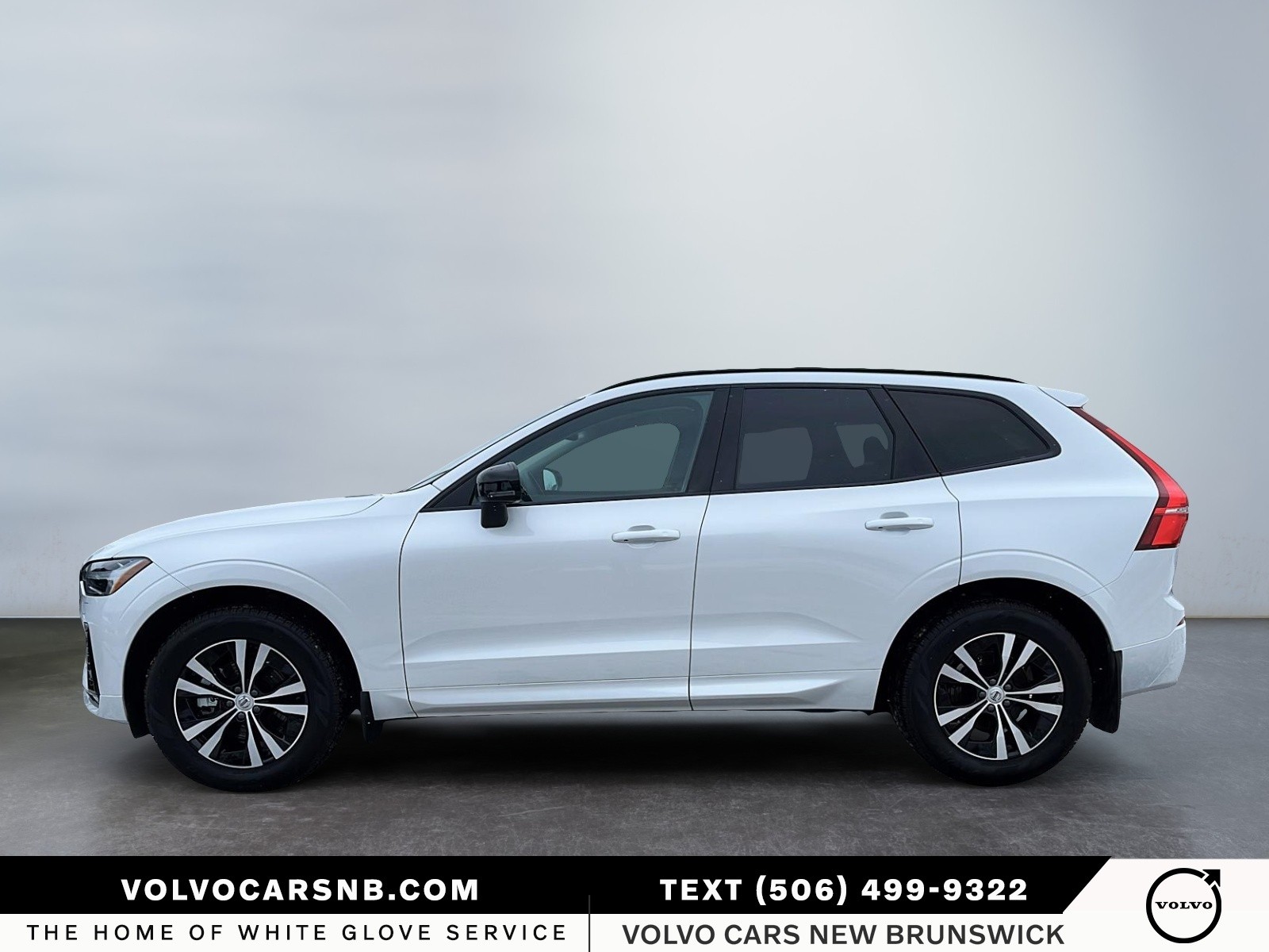 2025 Volvo XC60 B5 Core Dark Theme