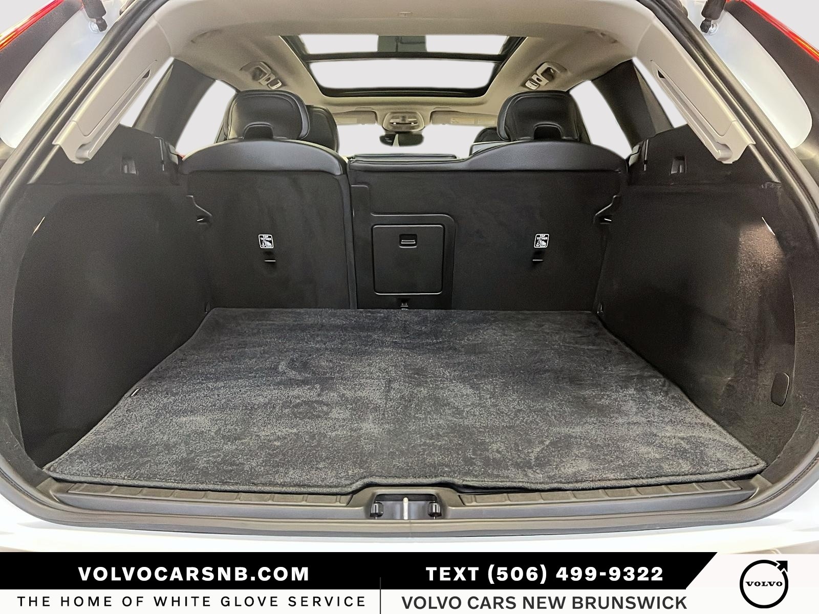 2025 Volvo XC60 B5 Core Dark Theme