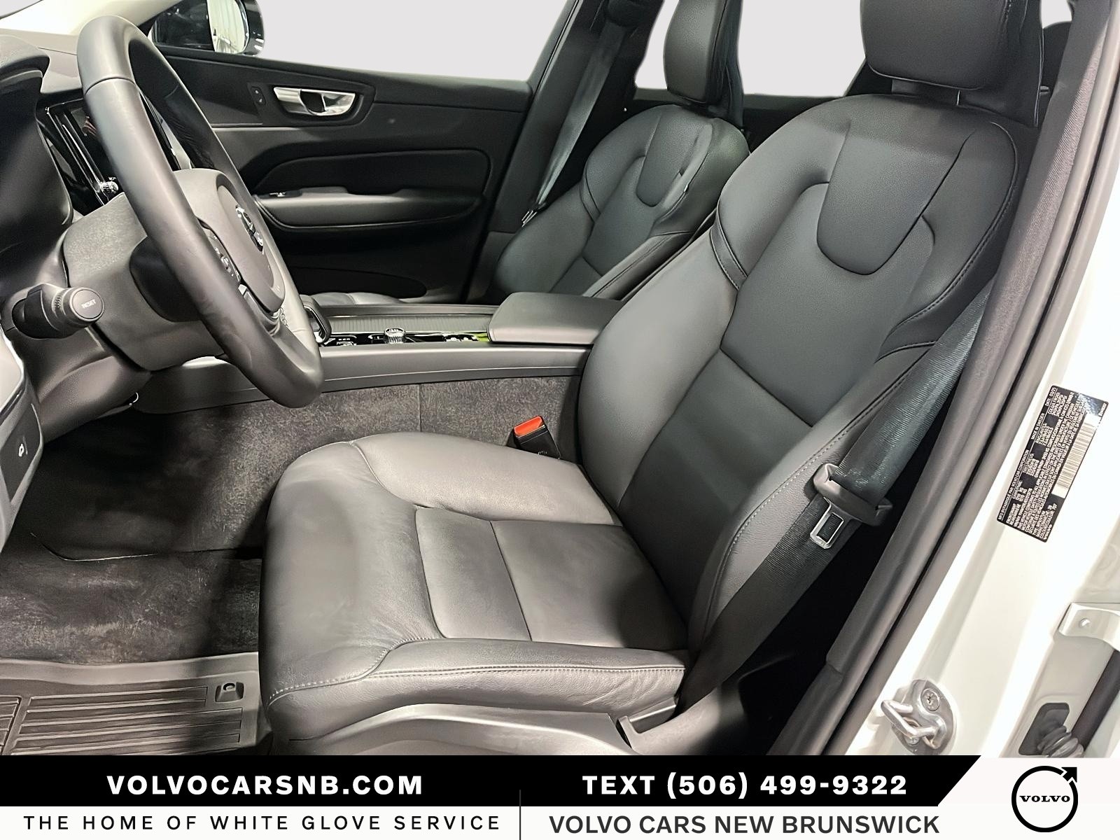 2025 Volvo XC60 B5 Core Dark Theme