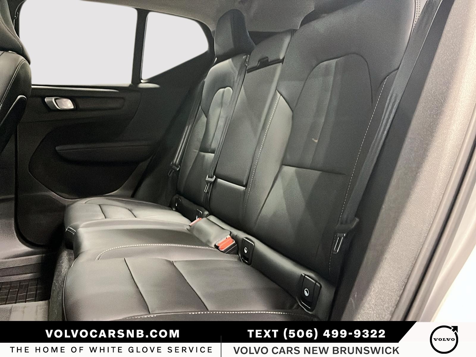 2025 Volvo XC40 B5 Plus Dark Theme