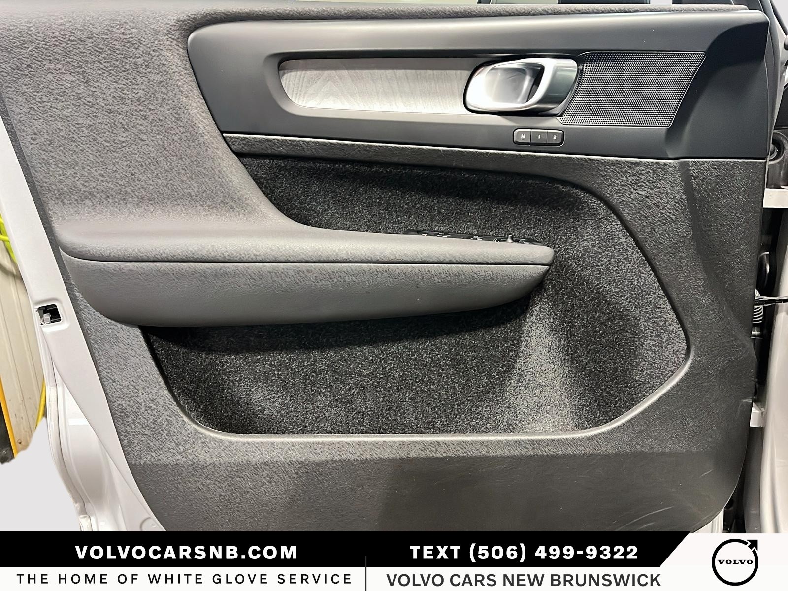 2025 Volvo XC40 B5 Plus Dark Theme