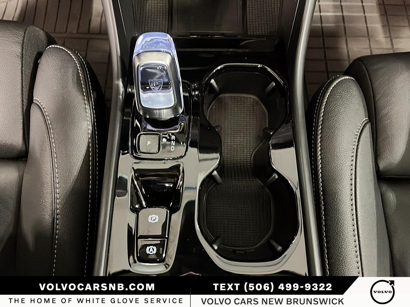 2025 Volvo XC40 B5 Plus Dark Theme