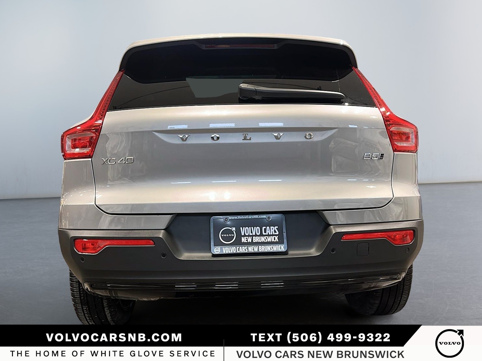 2025 Volvo XC40 B5 Plus Dark Theme